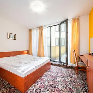 3* Hotell De Luxe